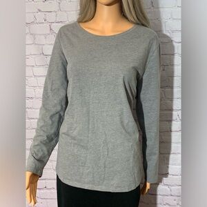 Women’s grey long sleeved top